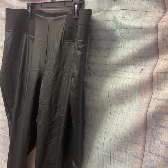 Brand new Woman’s Simply Vera Vera Wang pants - Picture 6 of 13